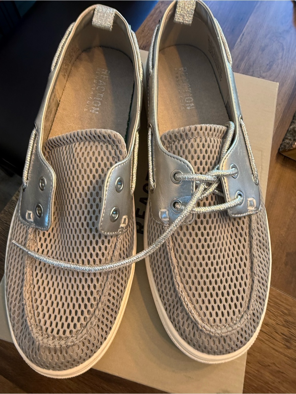New Casual Mesh Boat Shoes in silver - Kenneth Cole - missing shoelace